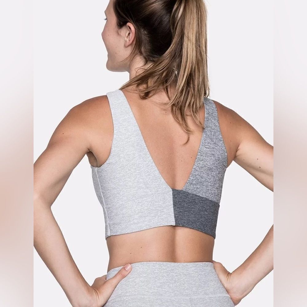 Outdoor Voices Two Tone Colorblock Crop Top in Dove/Ash- Size XS